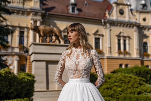 https://elisebride.ro/images/stories/virtuemart/product/12 Arina       (2).jpg